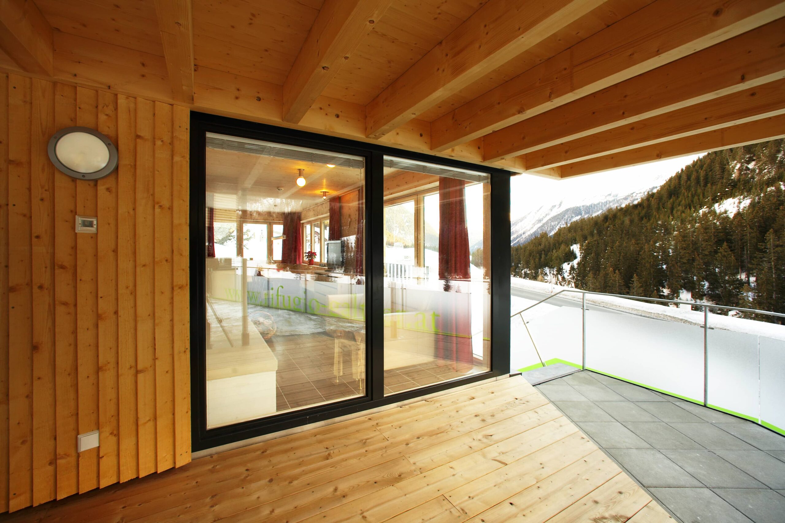 rifugio-ferienhaus-fensterfront